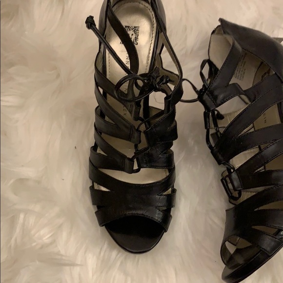 Anne Klein Black tie up with rear zipper heels - Picture 4 of 4